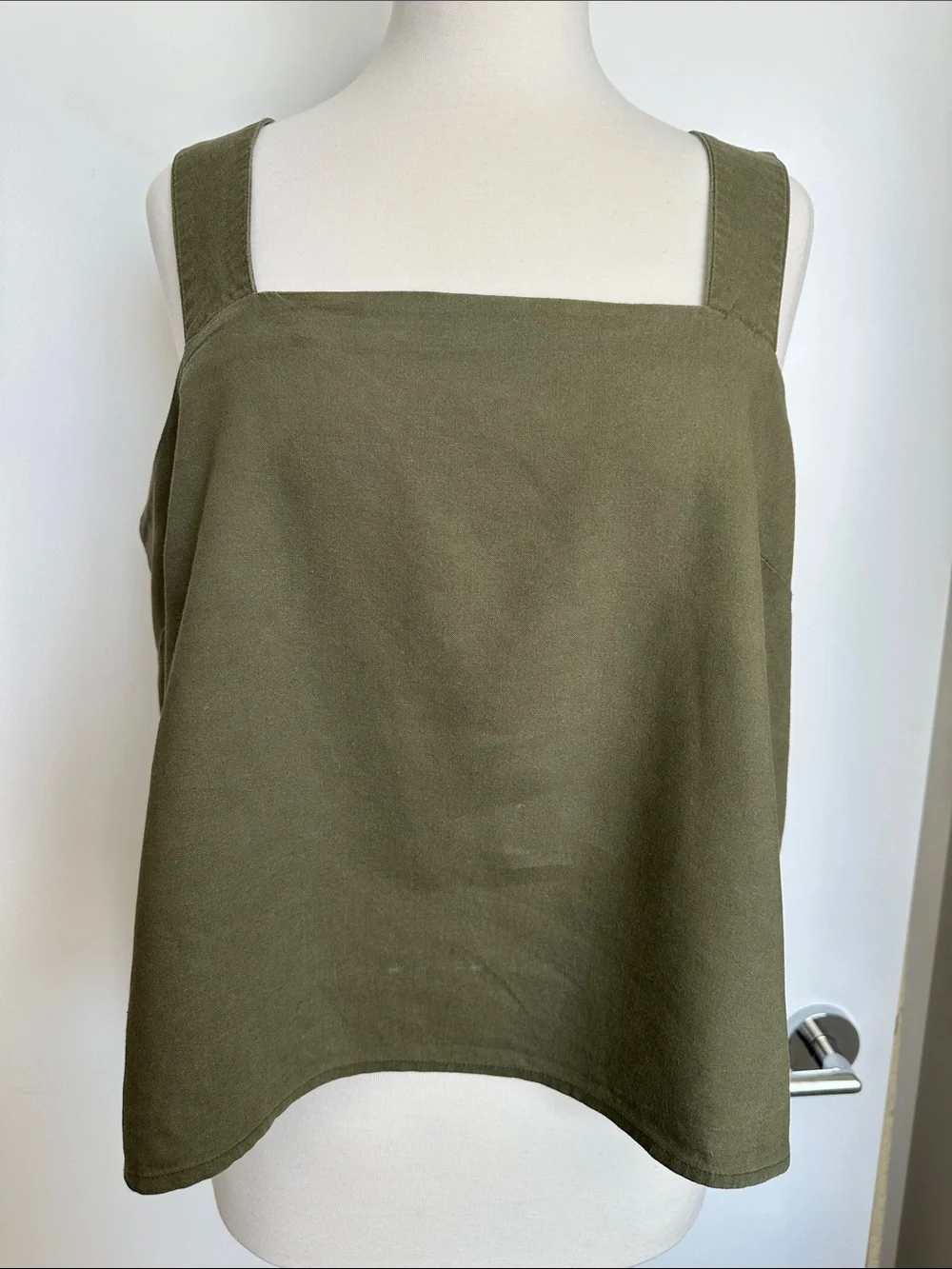 Banana Republic Olive Square-Neck Tank - Linen Blend (L) - Picture 2 of 10
